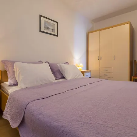 Apartment Hundefreundliches Nur 300 Meter Bis Zur Adria Mit Meerblick, Grill, Wifi