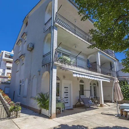Apartment Hundefreundliches Nur 300 Meter Bis Zur Adria Mit Meerblick, Grill, Wifi Crikvenica