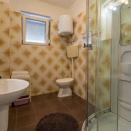 Hundefreundliches Nur 300 Meter Bis Zur Adria Mit Meerblick, Grill, Wifi Apartment Crikvenica