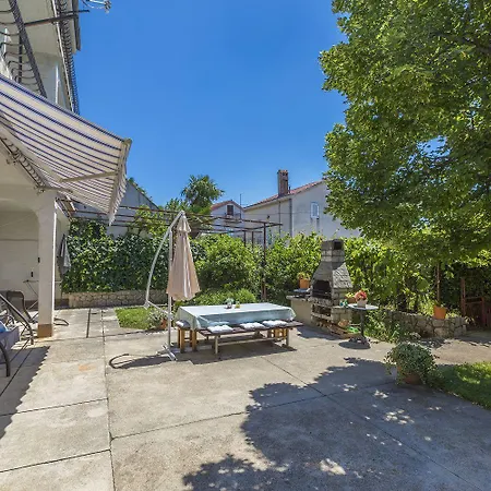 Apartment Hundefreundliches Nur 300 Meter Bis Zur Adria Mit Meerblick, Grill, Wifi Crikvenica