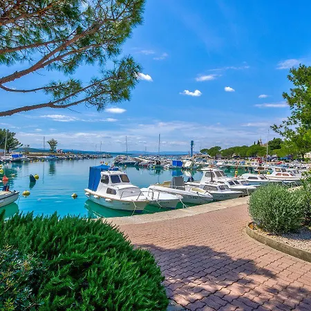 Hundefreundliches Nur 300 Meter Bis Zur Adria Mit Meerblick, Grill, Wifi Crikvenica