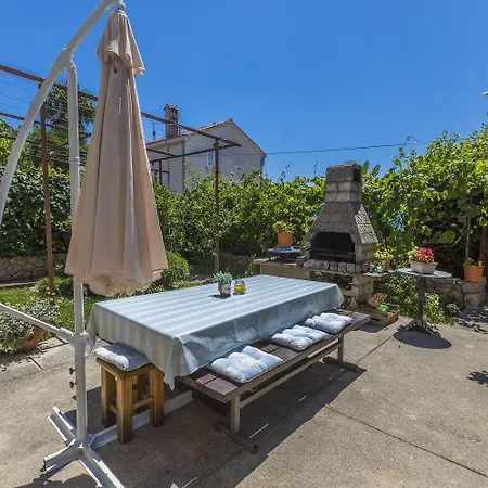 Apartment Hundefreundliches Nur 300 Meter Bis Zur Adria Mit Meerblick, Grill, Wifi Crikvenica