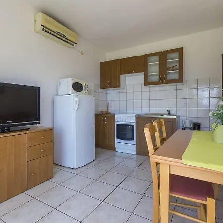 Hundefreundliches Nur 300 Meter Bis Zur Adria Mit Meerblick, Grill, Wifi * Crikvenica
