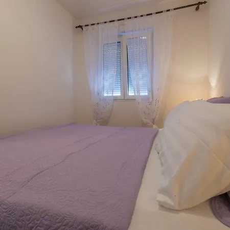 Hundefreundliches Nur 300 Meter Bis Zur Adria Mit Meerblick, Grill, Wifi Lägenhet Crikvenica