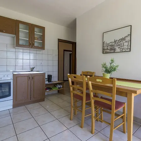 Hundefreundliches Nur 300 Meter Bis Zur Adria Mit Meerblick, Grill, Wifi Lägenhet Crikvenica