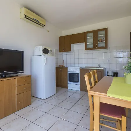 Hundefreundliches Nur 300 Meter Bis Zur Adria Mit Meerblick, Grill, Wifi * Crikvenica