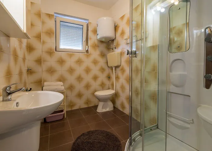 Hundefreundliches Nur 300 Meter Bis Zur Adria Mit Meerblick, Grill, Wifi Apartment Crikvenica