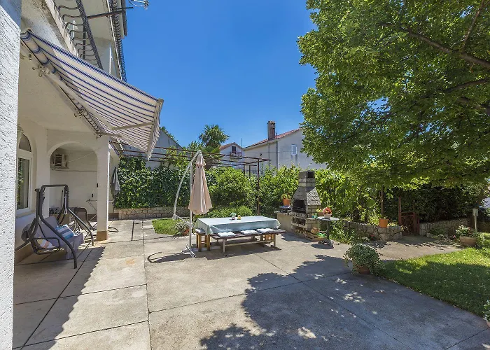 Apartment Hundefreundliches Nur 300 Meter Bis Zur Adria Mit Meerblick, Grill, Wifi Crikvenica