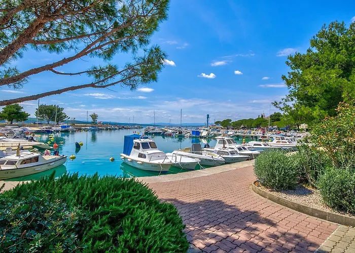 Hundefreundliches Nur 300 Meter Bis Zur Adria Mit Meerblick, Grill, Wifi Crikvenica