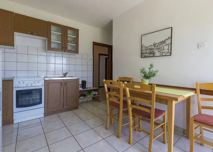 Hundefreundliches Nur 300 Meter Bis Zur Adria Mit Meerblick, Grill, Wifi Apartment Crikvenica