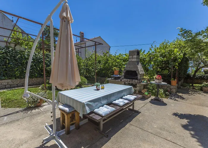 Apartment Hundefreundliches Nur 300 Meter Bis Zur Adria Mit Meerblick, Grill, Wifi Crikvenica